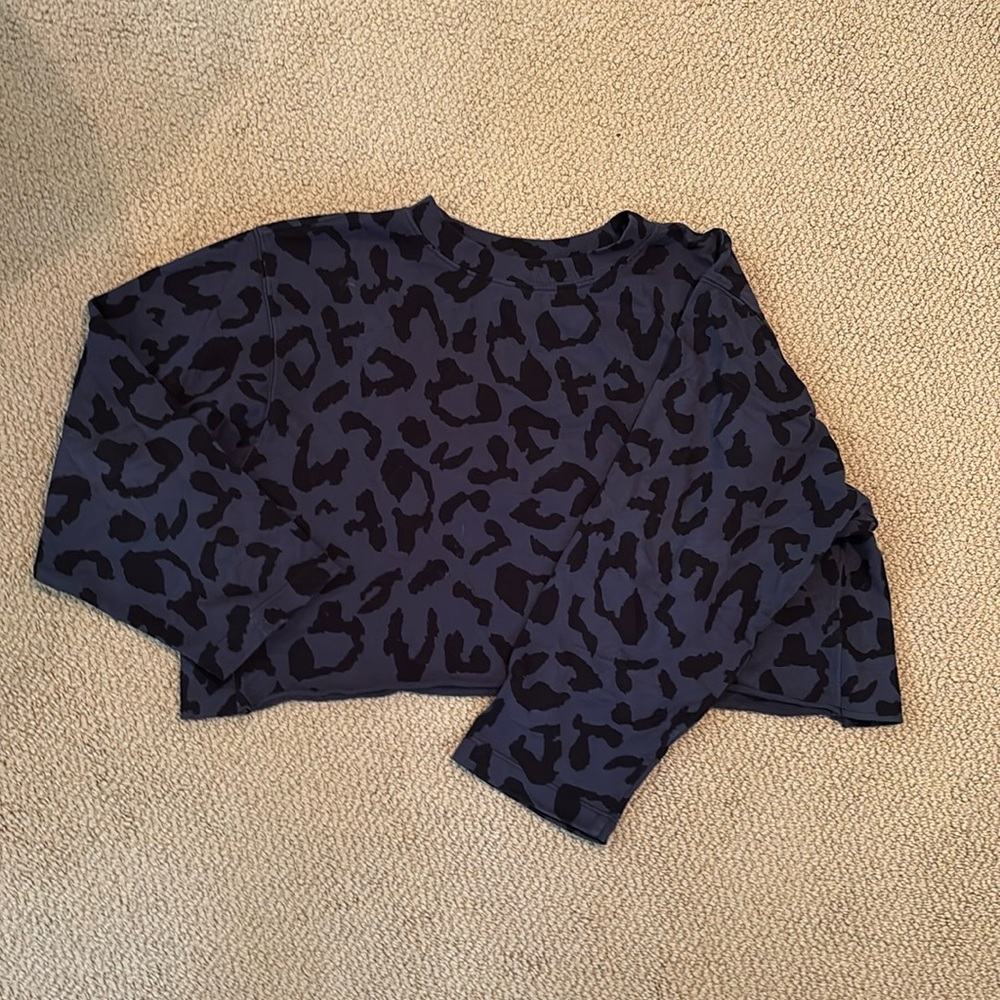Velvet blue and black leopard print crewneck